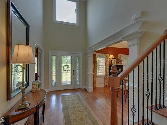 3rd image of 522 Brown Dr