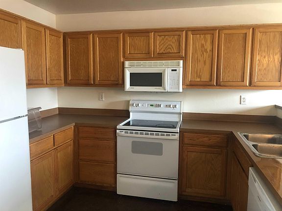 2nd image of 979 Dilley St