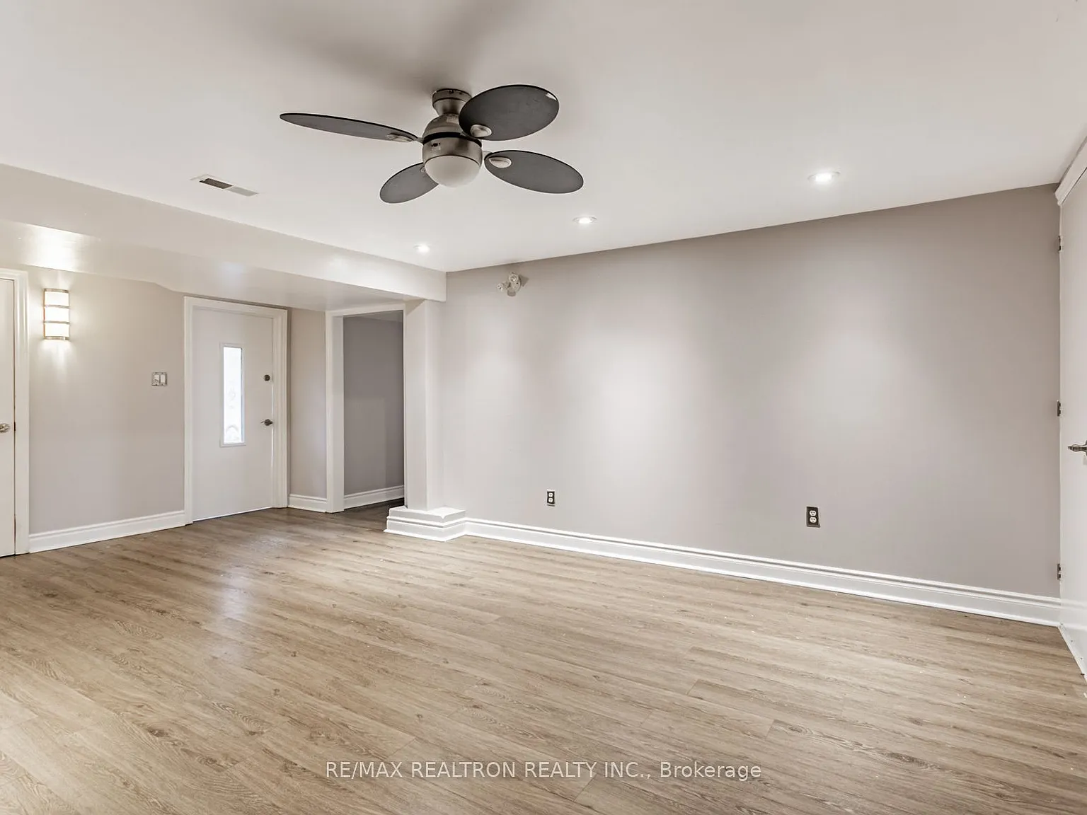 113 Hadrian Dr photo 1