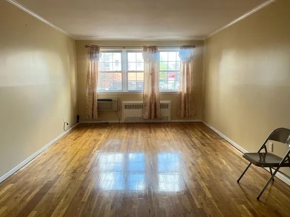 1380 Dumont Avenue image 8 of 9