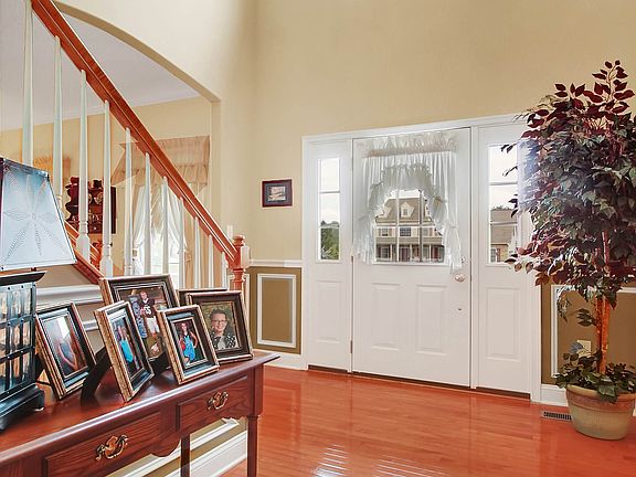 2nd image of 18 Devonshire Dr