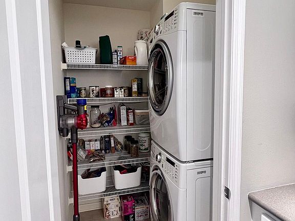 3rd image of 500 Grant St E #404