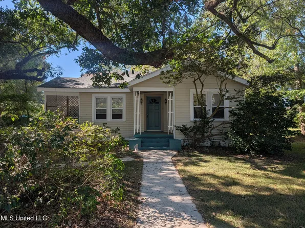 446 Ballentine St, Bay Saint Louis, MS 39520