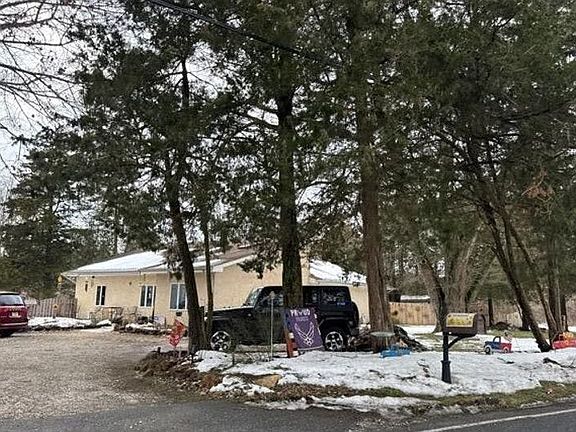 3rd image of 930 Winslow Rd