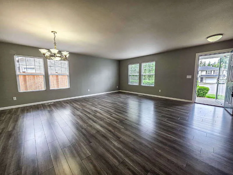 4 bed, 2.5 bath, 3060 sqft, $3,600 — Photo 3