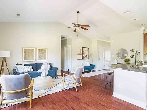5th image of 6811 Harvest Grove Ln