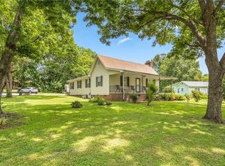 1212 Stout St, Burlington, NC 27215