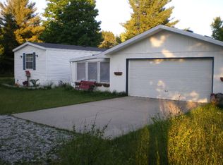 650 Elkhorn Dr, Cadillac, MI 49601