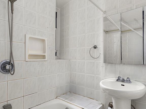 4th image of 4116 47th Ave #4F