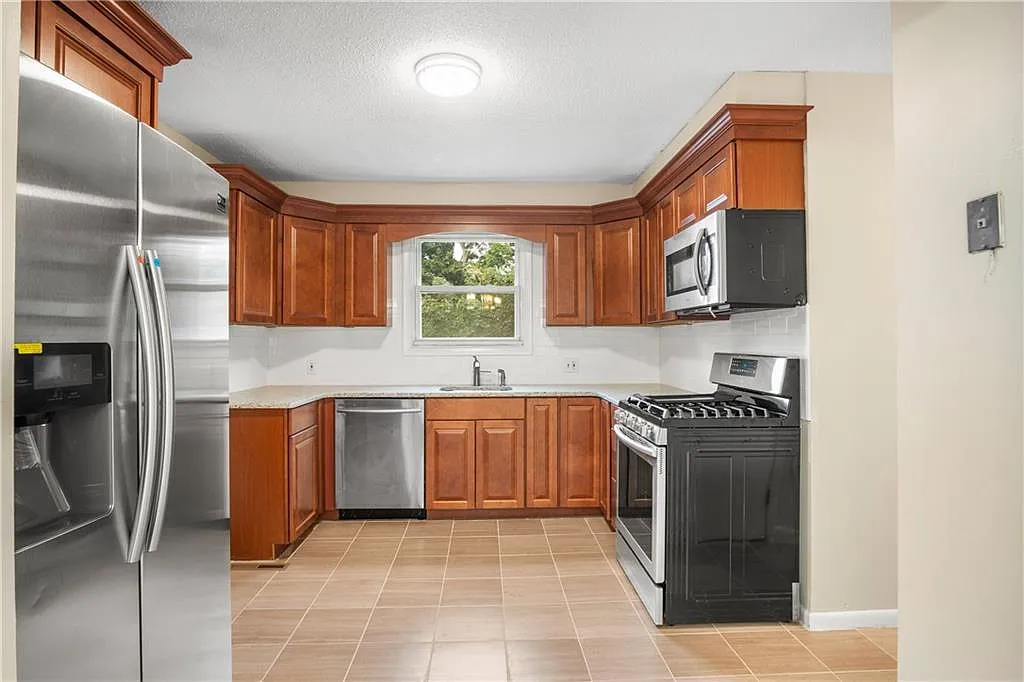 4 bed, 2000 sqft, $4,800 — Photo 3