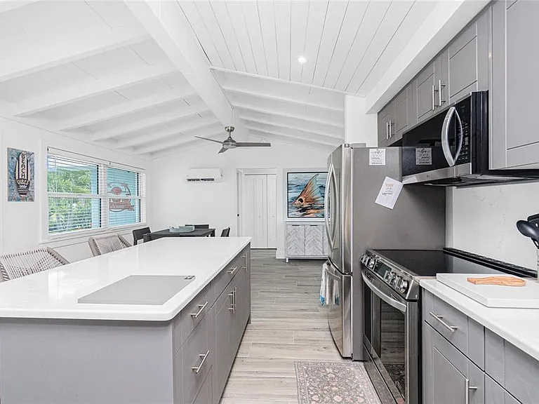 1265 Holiday Dr — Photo 32