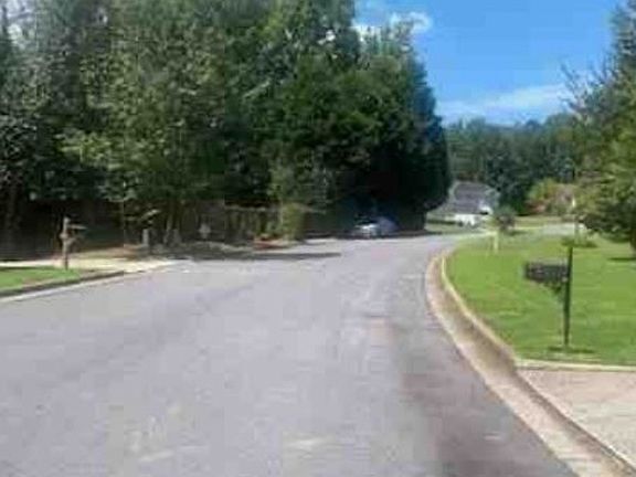 Exterior Neighborhood (street photo)