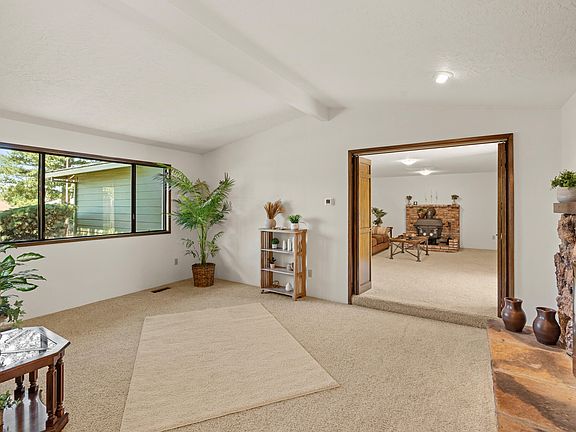 5th image of 1142 Tara Cir
