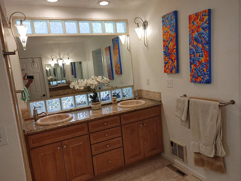 455 Delaware Dr — Photo 13