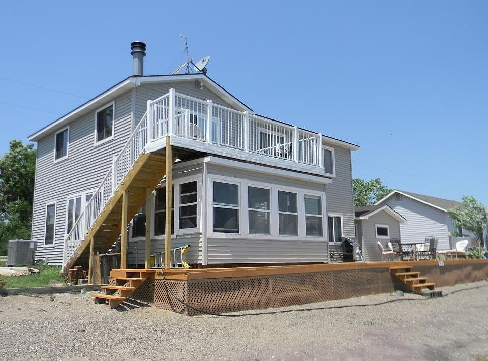 1st image of 136 W Lake Dr