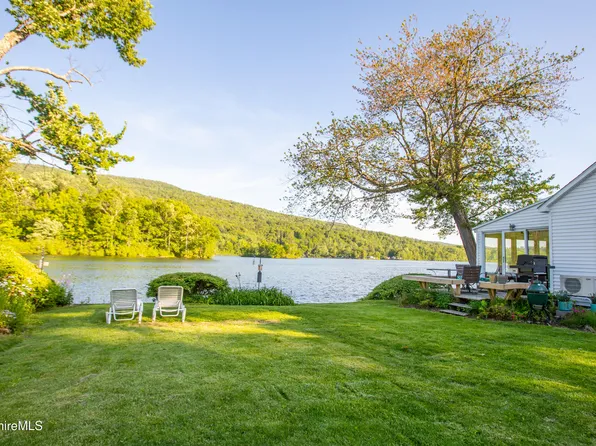 120 Willow Cove Rd, Cheshire, MA 01225