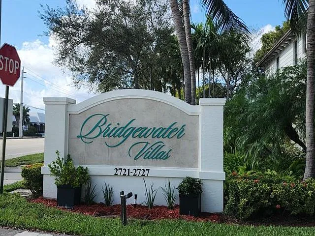 3 bed, 2.5 bath, 1660 sqft, $3,900 — Photo 2
