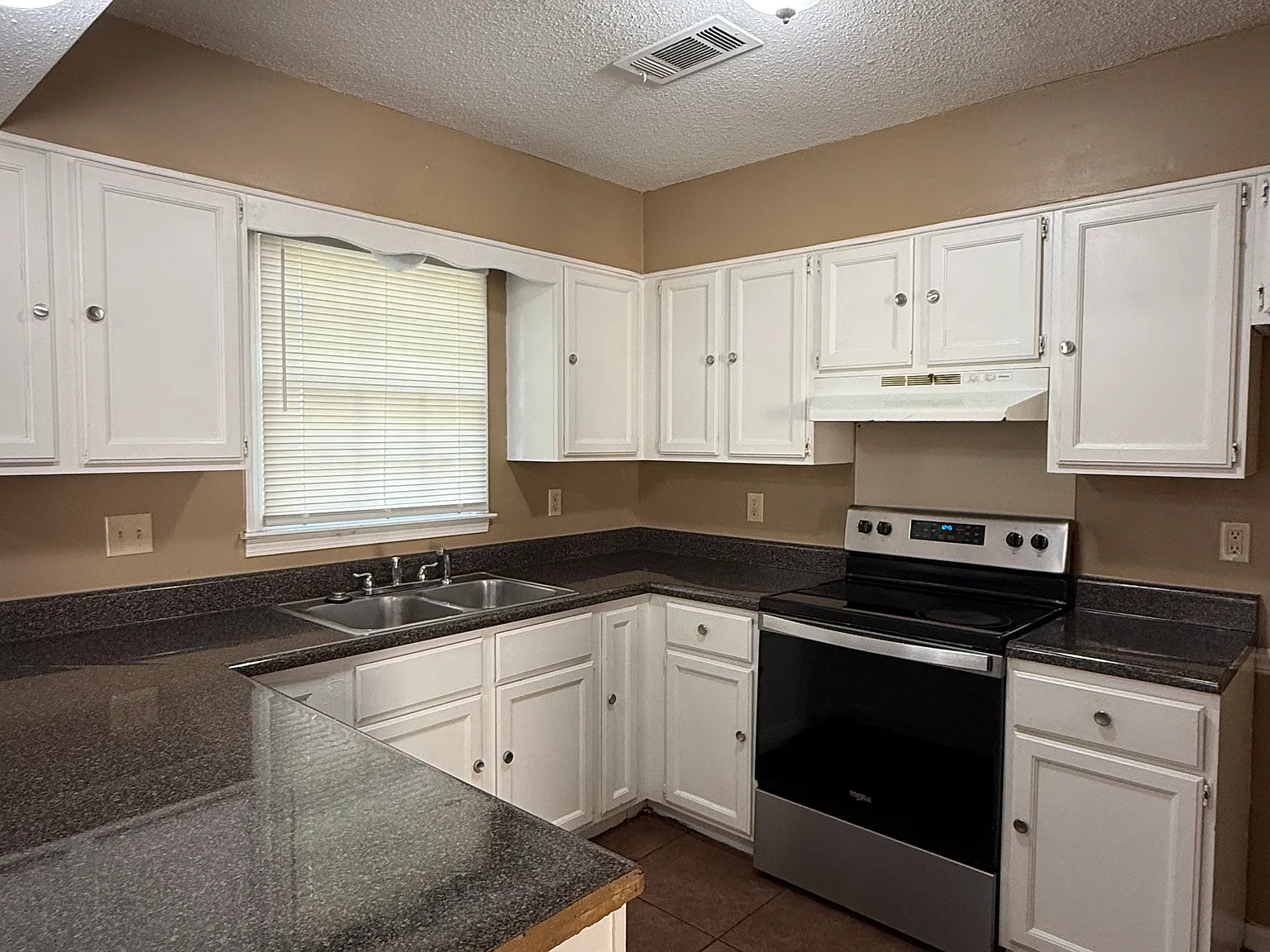 2 bed, 1392 sqft, $1,285 — Photo 4