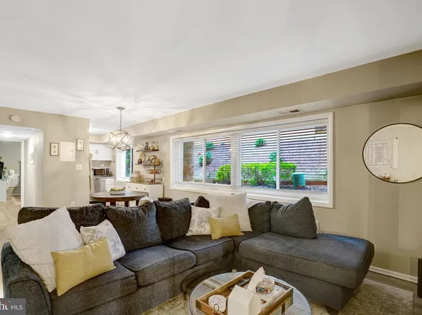 3200 S 28th St APT 204, Alexandria, VA 22302
