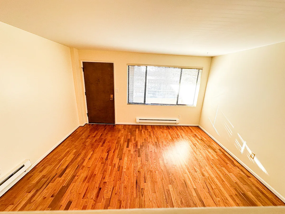 Building Photo - 2500 N 45th St #10