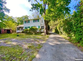 4 Elmwood Pl, Wyckoff, NJ 07481