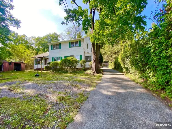 4 Elmwood Pl, Wyckoff, NJ 07481