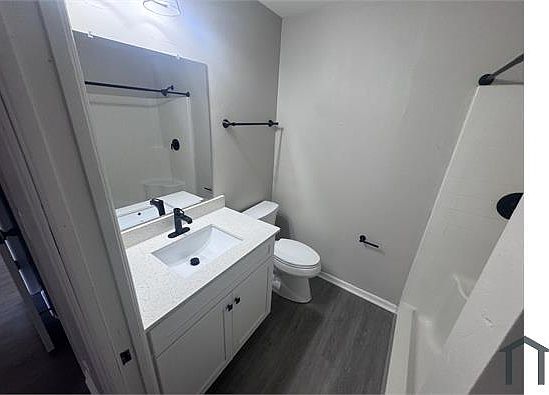 5th image of 2412 Vernon Ave S #2412