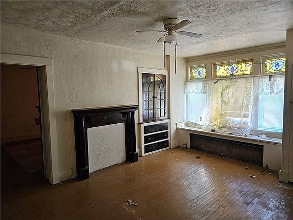 4th image of 625 Walnut St