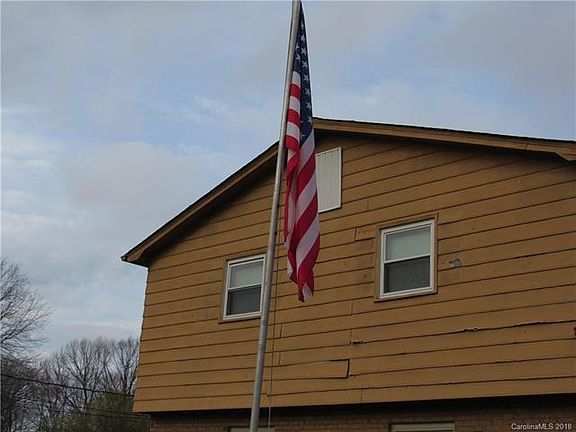 3rd image of 4621 Balsam Ct
