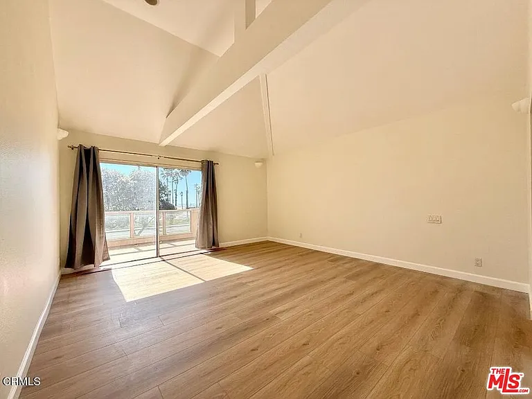 574 Island View Cir — Photo 16