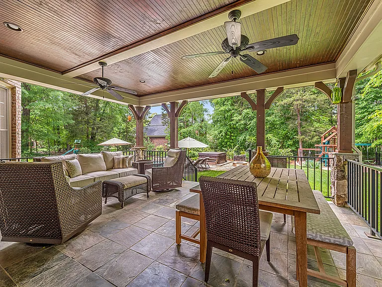 405 Pondview Ct — Photo 12
