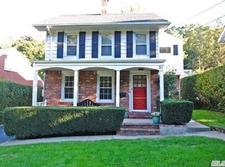 52 Mott Ave, Roslyn, NY