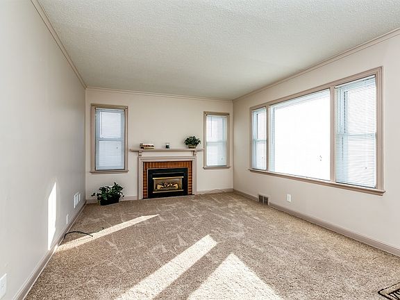 1019 3rd Ave E, Shakopee MN 55379