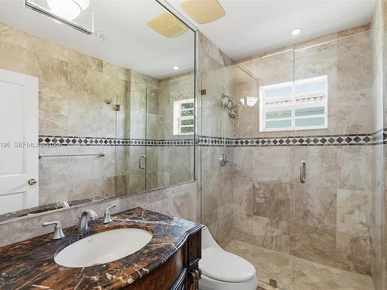 592 Fernwood Rd #B — Photo 30