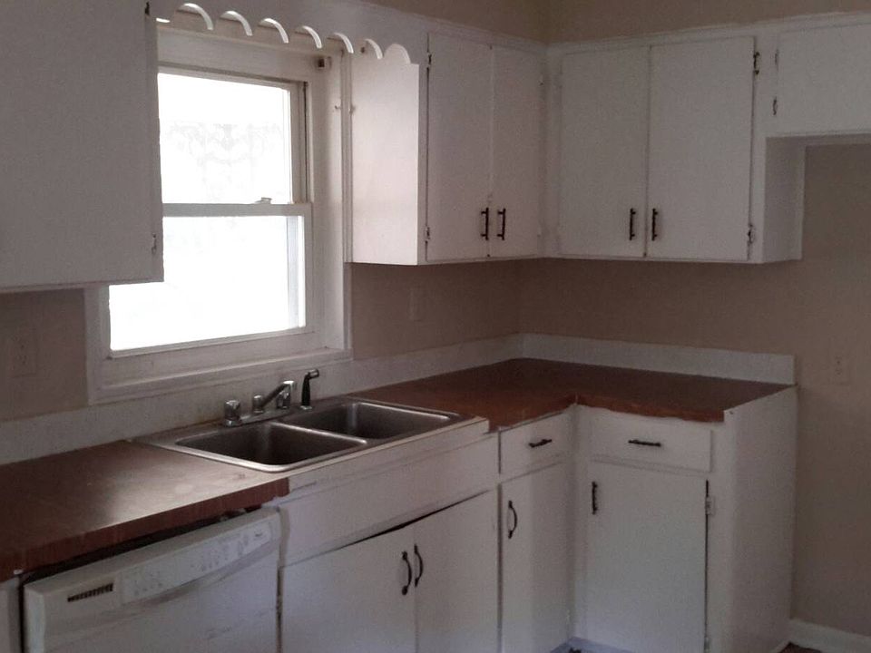 2nd image of 1186 Killarney St