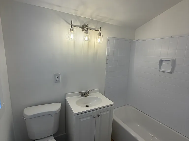 1658 W 4th St — Photo 3