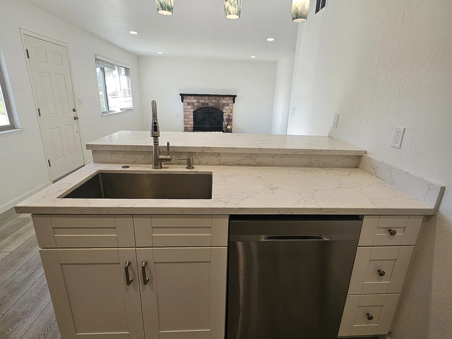 2 bed, 800 sqft, $3,495 — Photo 3