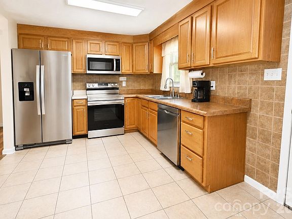 5th image of 3237 Annex St