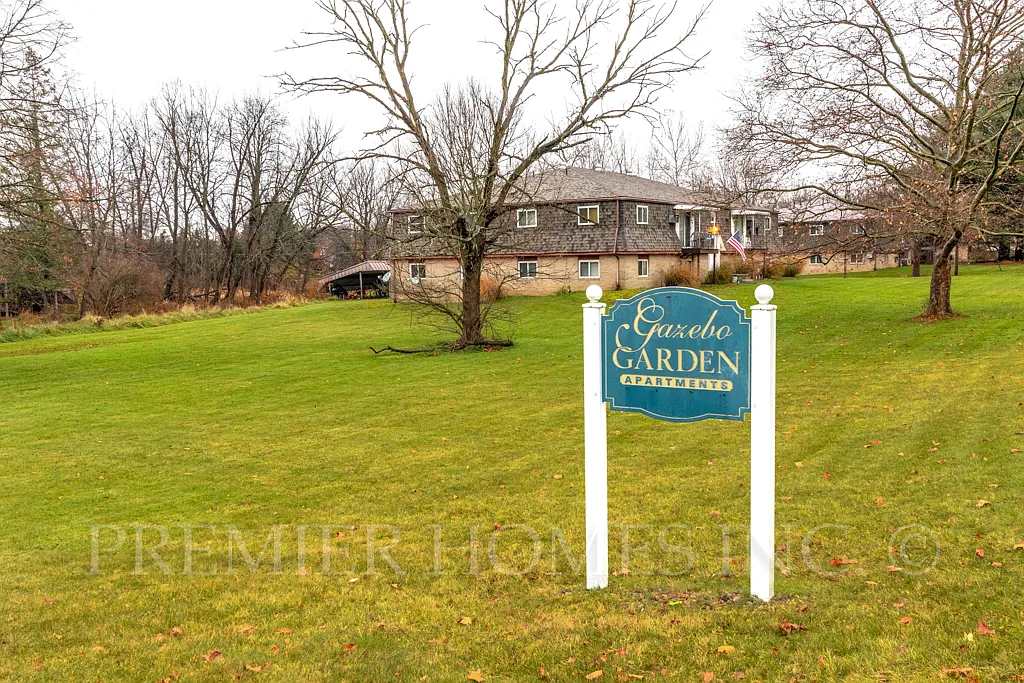 2 bed, $995 — Photo 1