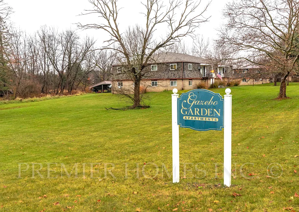 835 Constitution Ave #8