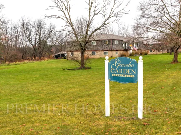 835 Constitution Ave APT 8, Louisville, OH 44641