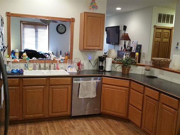 4th image of 5618 N Eisenhower Dr