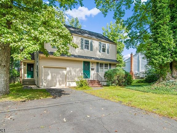 2nd image of 2075 Meadowview Rd