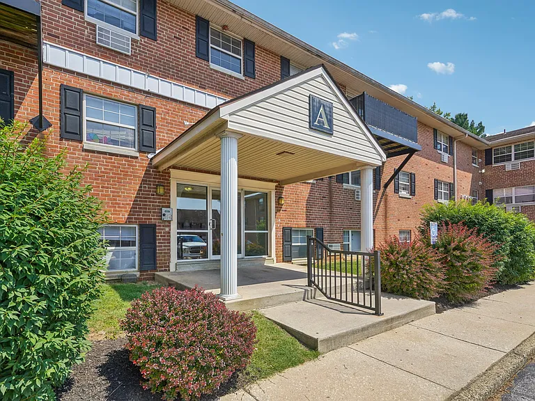 Ridley Brook Apartments — Photo 9