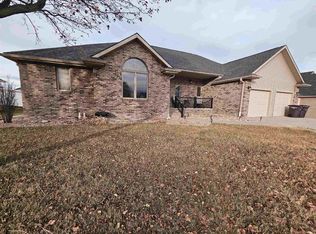 610 Leisure Ln, Hastings, NE 68901