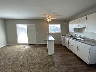 318 G St