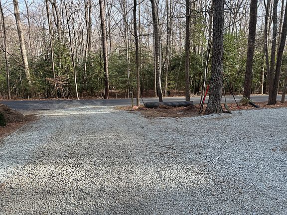 driveway with plenty of parking