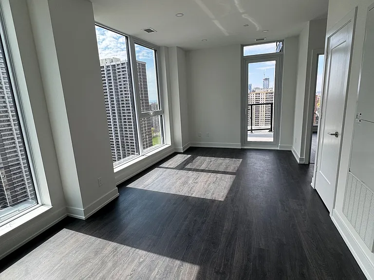 25 Cordova Ave #Penthouse 05 — Photo 7