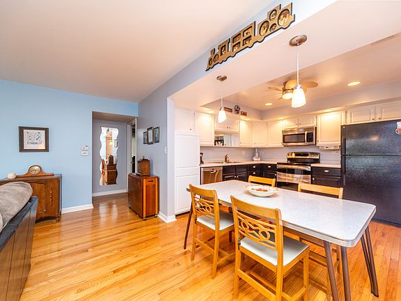 5th image of 6525 N Nashville Ave #406