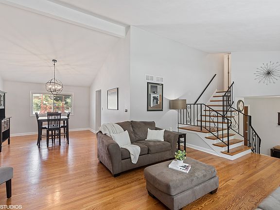 5th image of 3029 Buckingham Ave